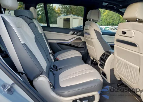 2023 BMW X7 xDrive40I z USA, uszkodzony, nr VIN 5UX23EM03P9R30194